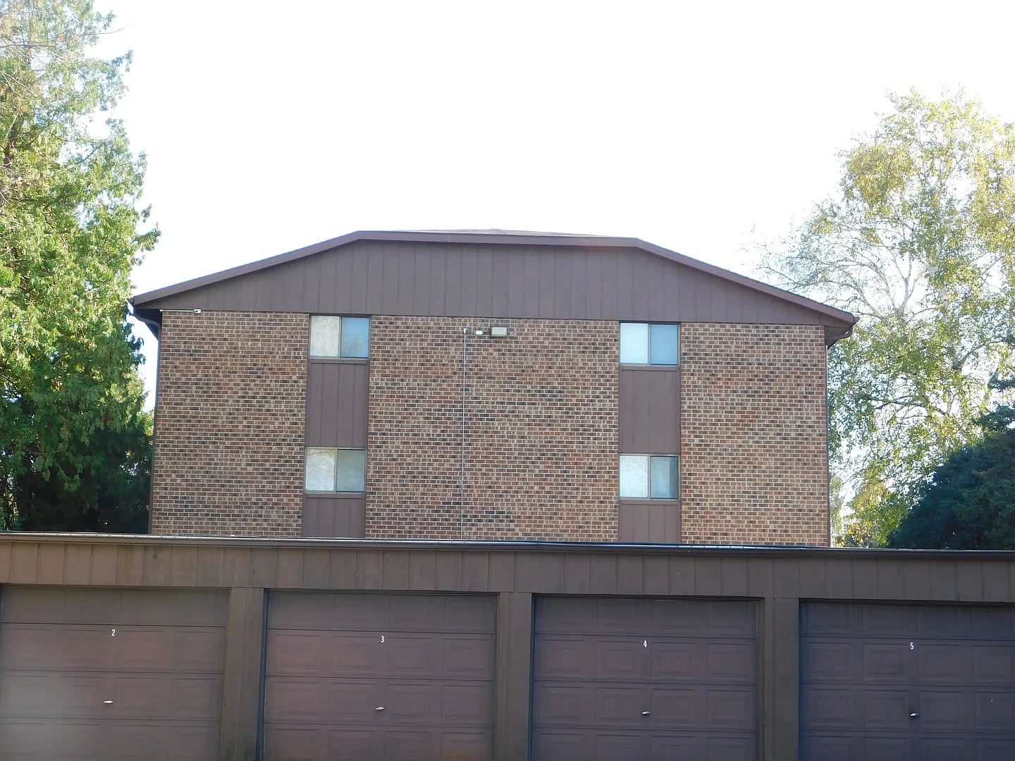University Apartments — Photo 4