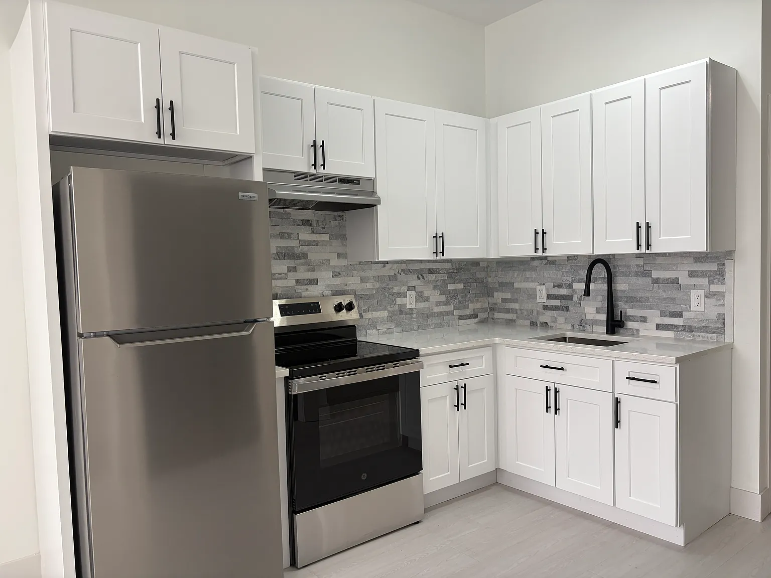Studio, 300 sqft, $1,095 — Photo 2