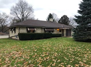 1036 W Glenn Dr, Waukesha, WI 53188