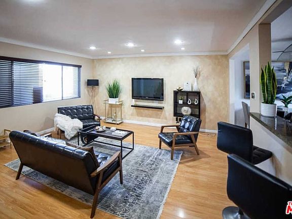 5th image of 6160 Whitsett Ave APT 2