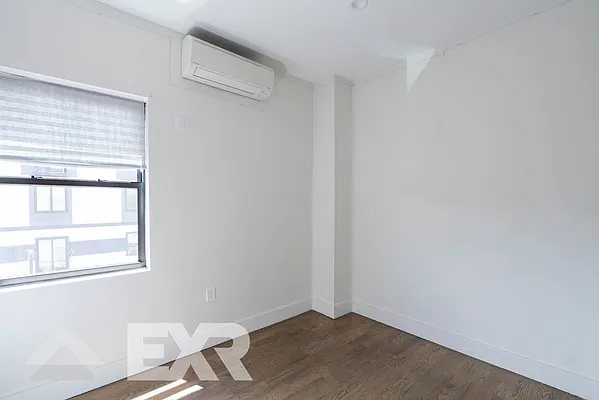 Rented by EXR | media 9