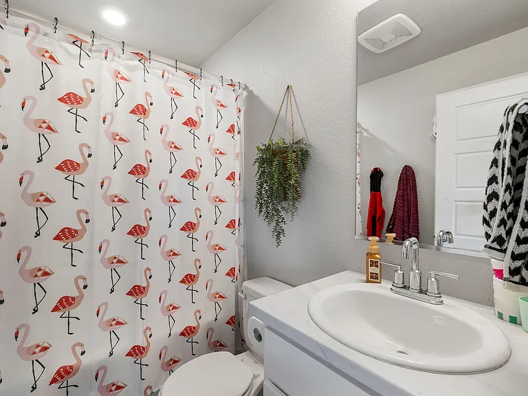 253 Molinar St — Photo 14