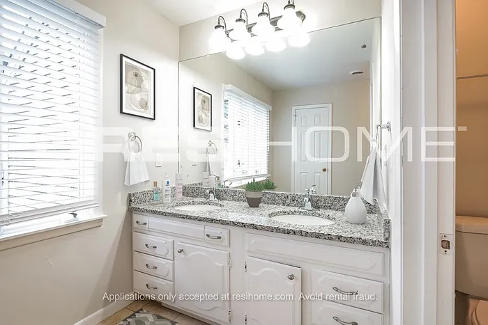 428 Raintree Pl — Photo 10