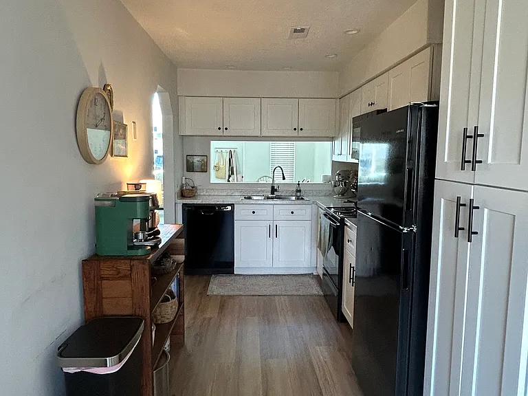 1318 Damyien Arch — Photo 12