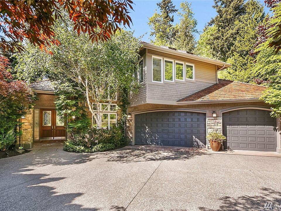 5359 square feet of space in the intimate gated community of Outlook Pointe