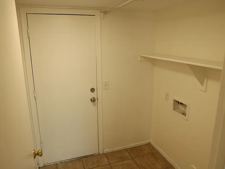 1450 E 12th Pl — Photo 28