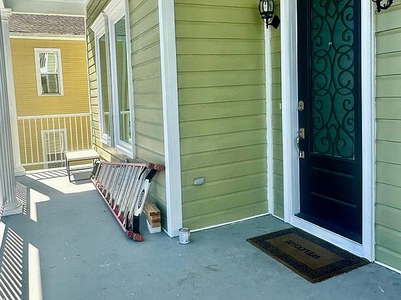 2nd image of 2110 Marengo St #2