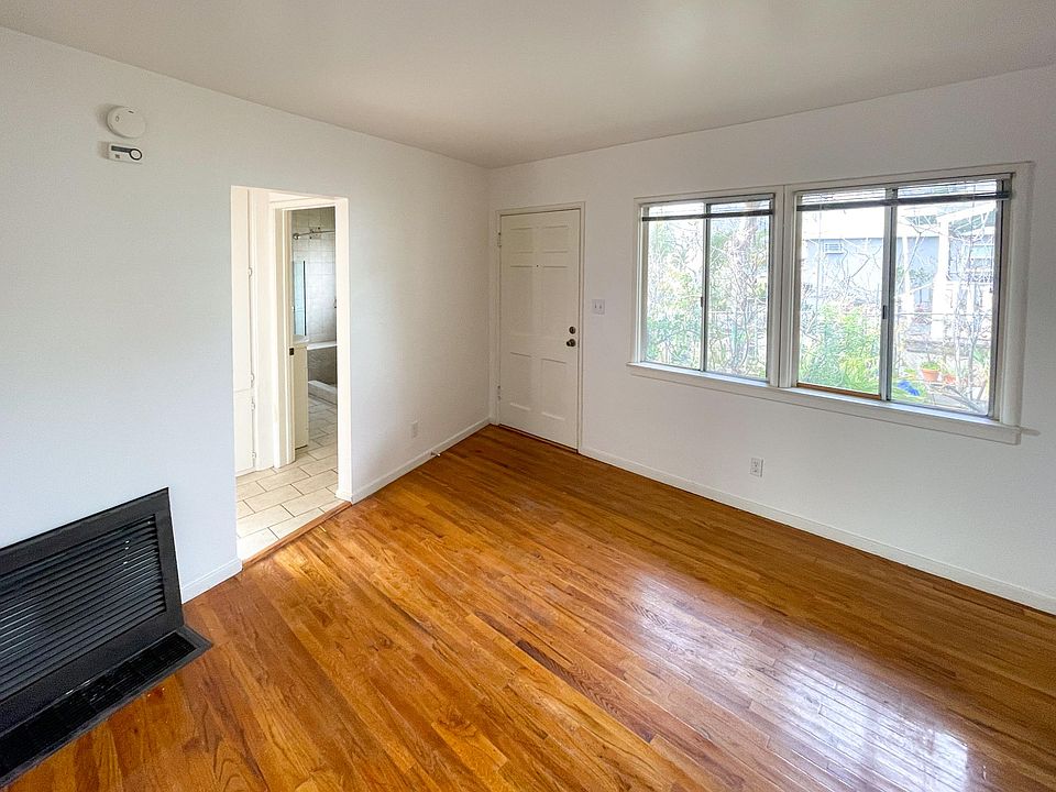1st image of 10464 Plainview Ave #10464