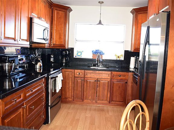 4th image of 9221 Sunrise Lakes Blvd APT 303