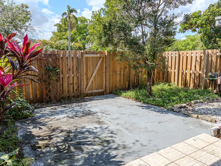 1753 NW 74th Ave — Photo 18