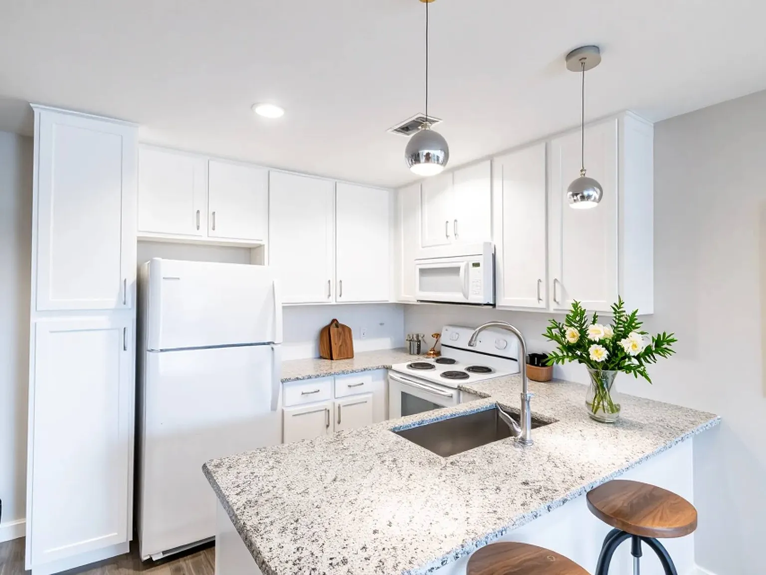 Central Park Apartments — Photo 1