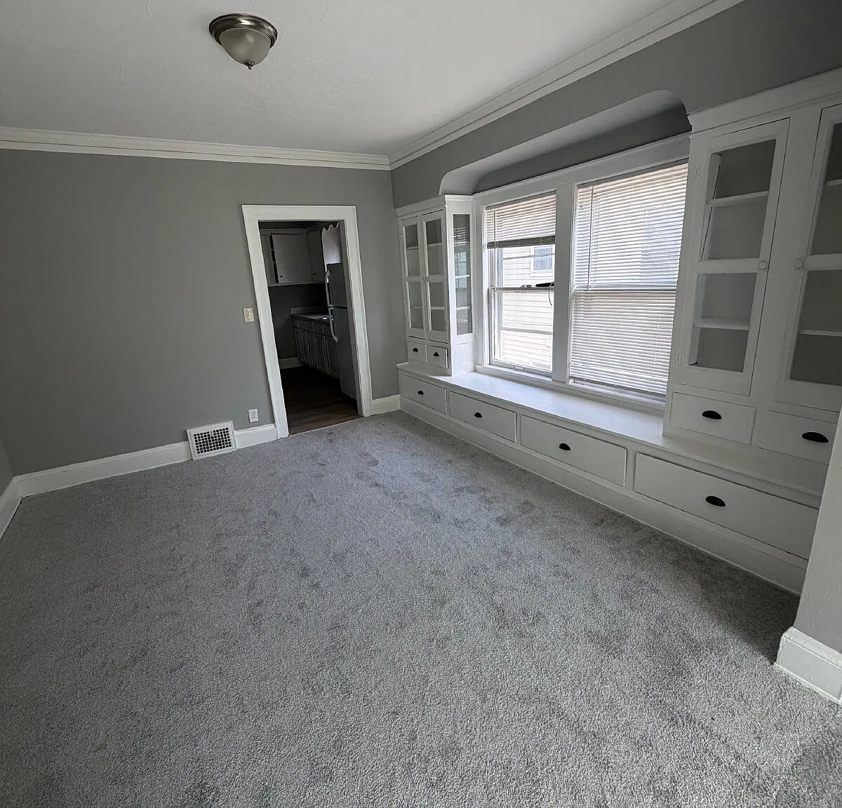 2 bed, 1.0 bath, $1,100 — Photo 2