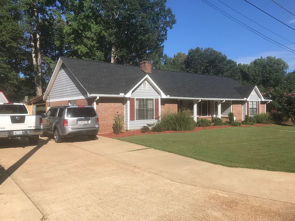 2nd image of 122 Beverly Dr