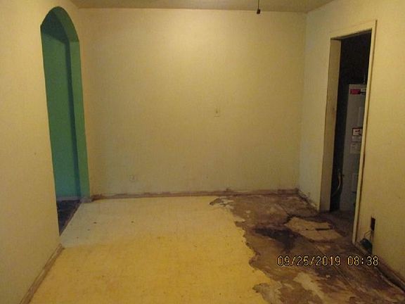 3rd image of 629 N East St