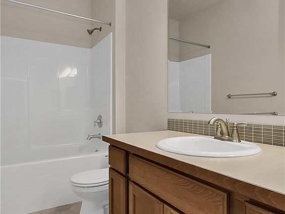 5th image of 9024 Eleanor Dr SE