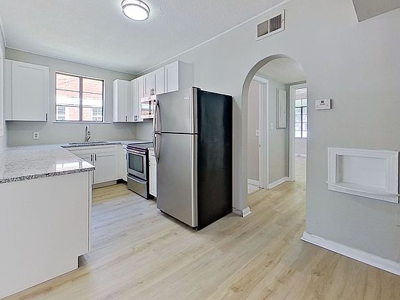 5th image of 2851 College St APT 1