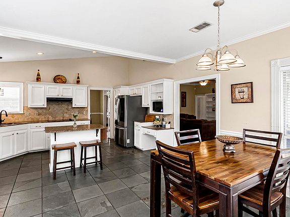 5th image of 10841 Classique Dr