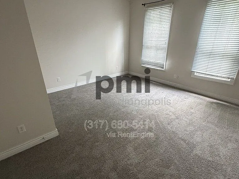 233 N East St — Photo 36