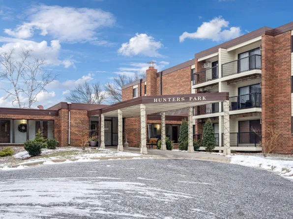 4 Pine Tree Dr APT 332, Arden Hills, MN 55112