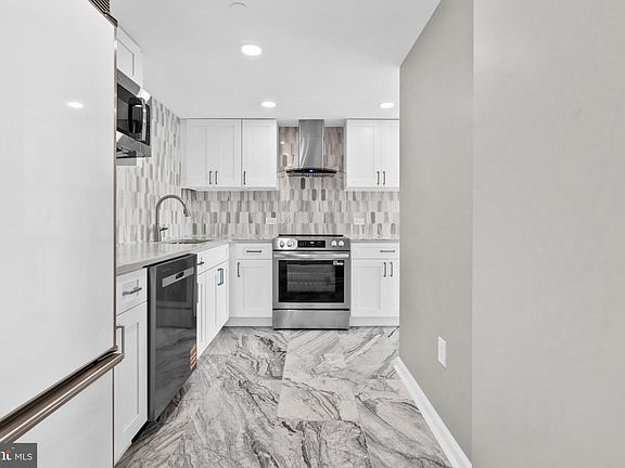 5th image of 202 W Rittenhouse Sq #1704
