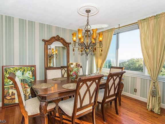 4th image of 1 Claridge Dr APT 1013