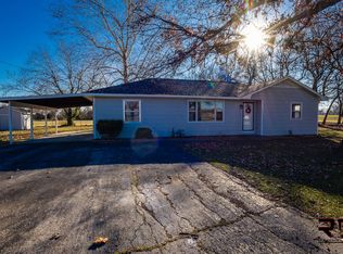 912 W Country Rd, Columbus, KS 66725