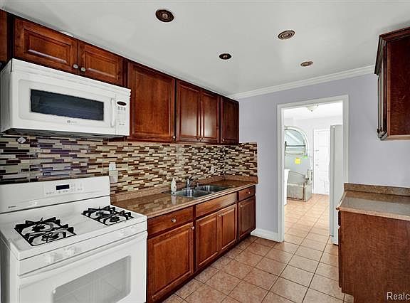 4th image of 8436 Stout Ave