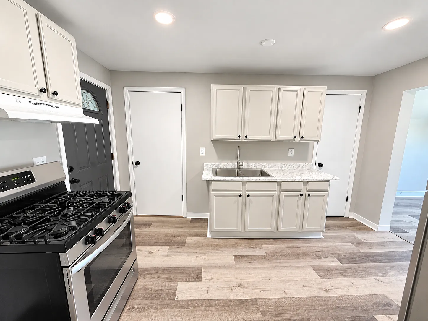 2 bed, 800 sqft, $1,675 — Photo 4