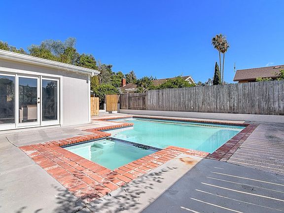 5th image of 11489 Almazon St