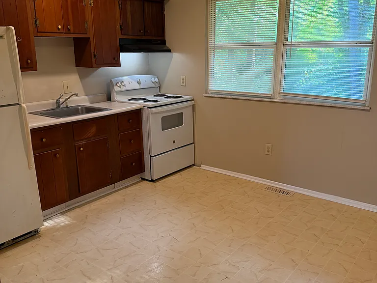 31 Elm St #8 — Photo 4
