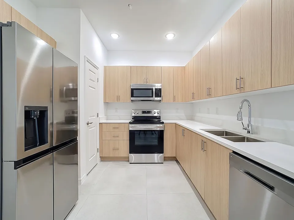 1711 Barton Towne Cir