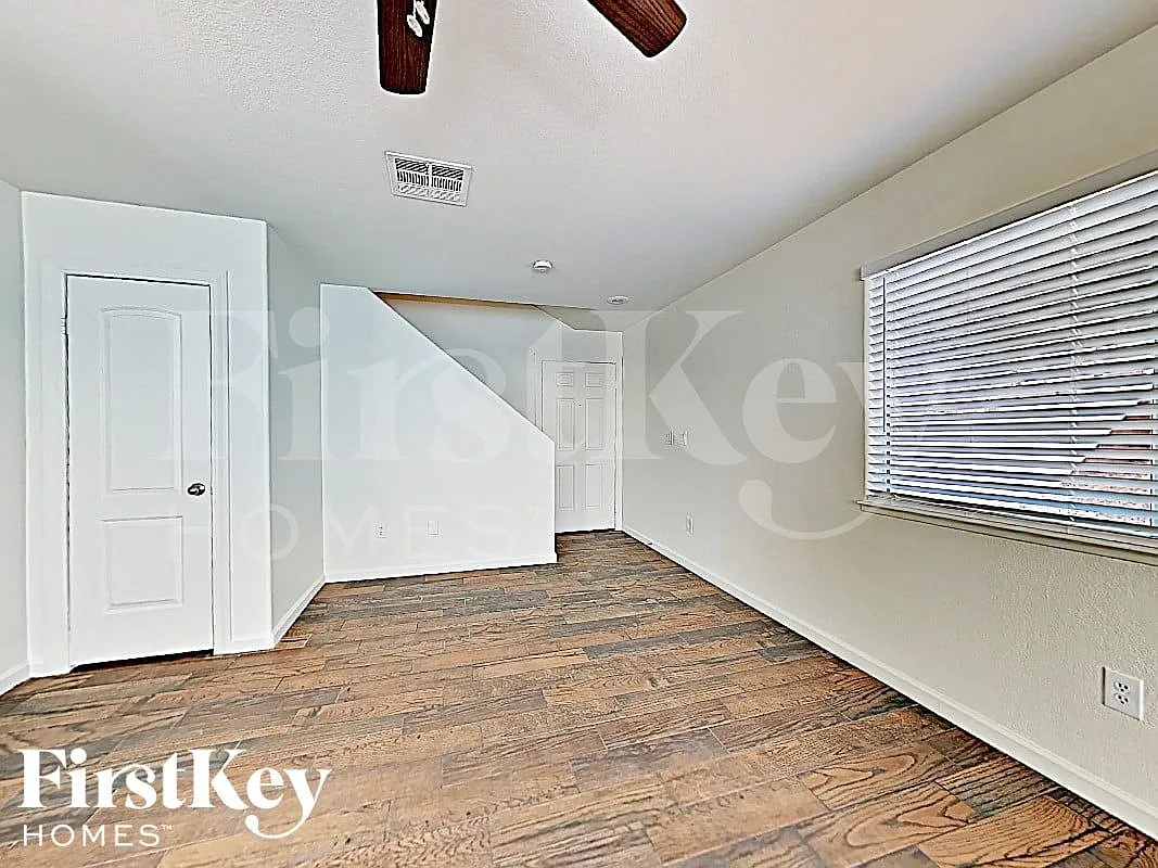 3 bed, 2.5 bath, 1635 sqft, $2,500 — Photo 3