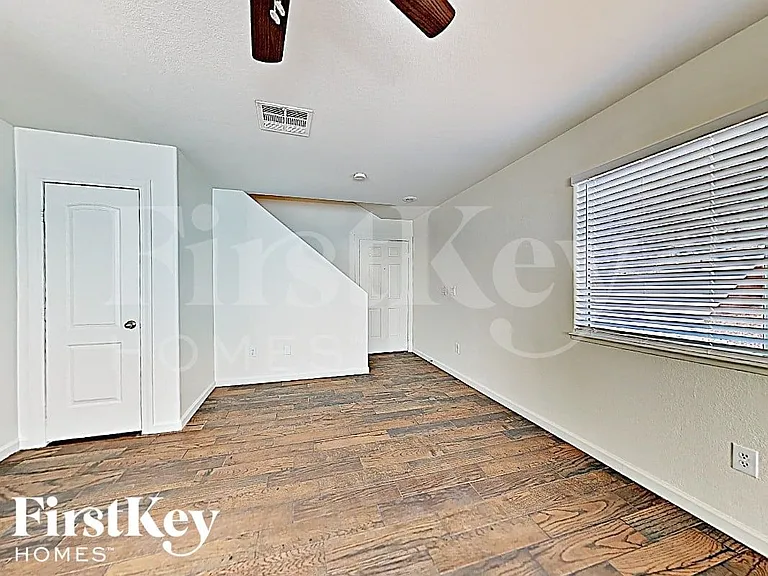 2045 Houdini St — Photo 3