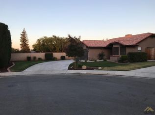 9701 Cimarron Trails Dr, Bakersfield, CA