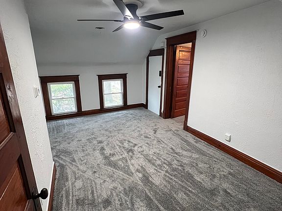 3rd image of 306 York St #1/2