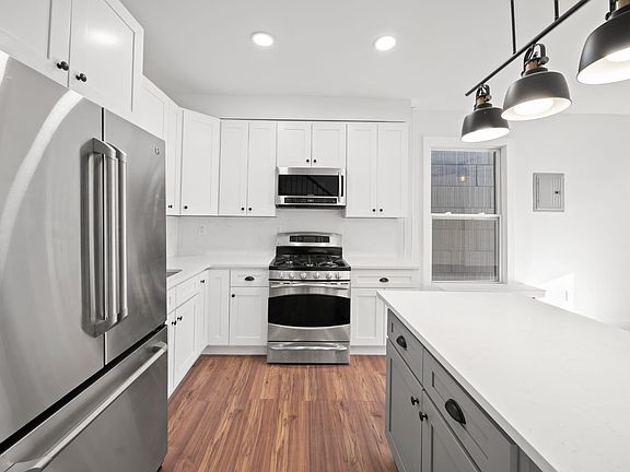 4th image of 36-38 Fulton St #2