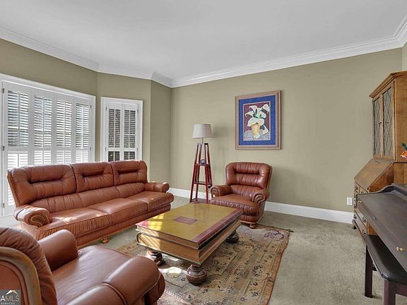 4th image of 2928 Tall Pines Way NE