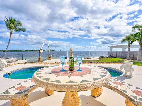 1607 Sunrise Dr, Big Pine Key, FL 33043