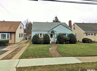 351 Piccadilly Downs, Lynbrook, NY 11563