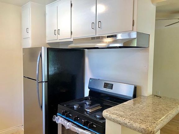 3rd image of 10815 Morrison St #3
