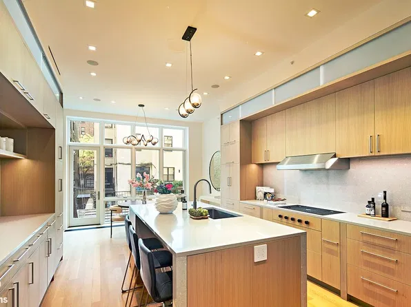 6 W 95th St, New York, NY 10025