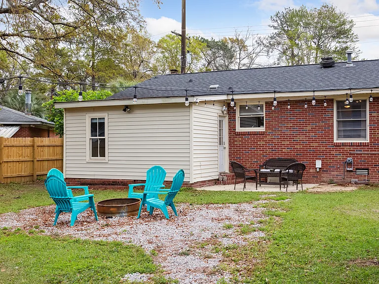 1104 Dickson Ave — Photo 38