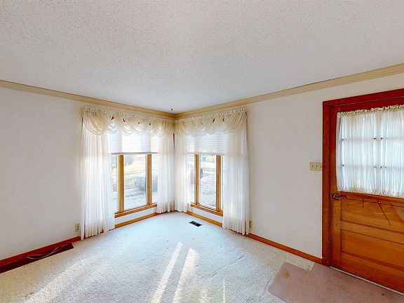 3rd image of 612 N Roosevelt Ave