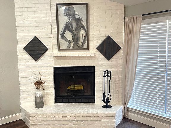 3rd image of 817 Sandhurst Dr