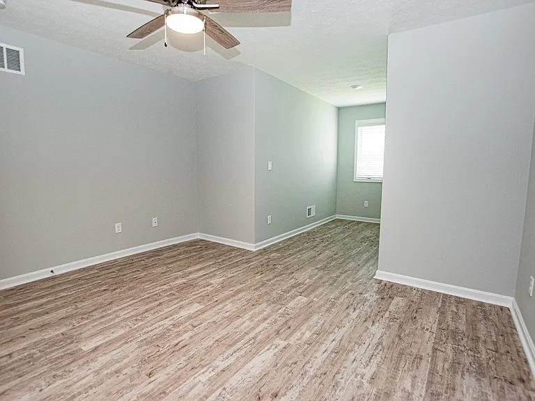 500 Eagle Pointe Dr — Photo 28