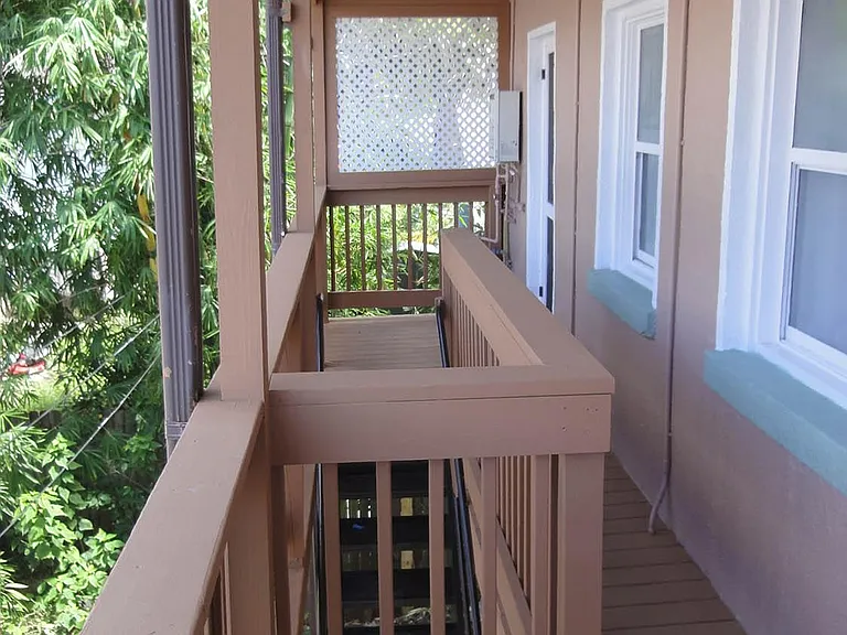324 Moffett Ct N — Photo 21