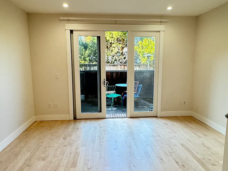 926 Grove St #2 — Photo 3