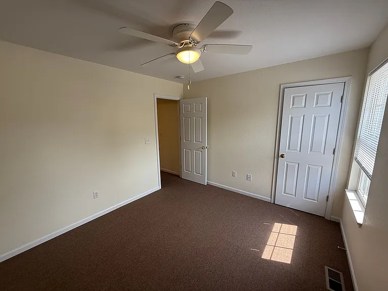 1326 N Frideriki Dr — Photo 25