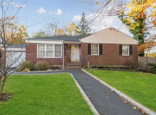 1 Cedar Hill Dr, East Northport, NY 11731