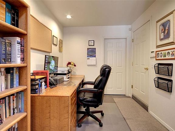 5th image of 1081 Mountain Ln